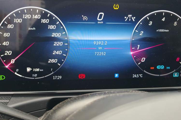 Used Mercedes-Benz C-Class 2022 C 260 L Odometer Close Up