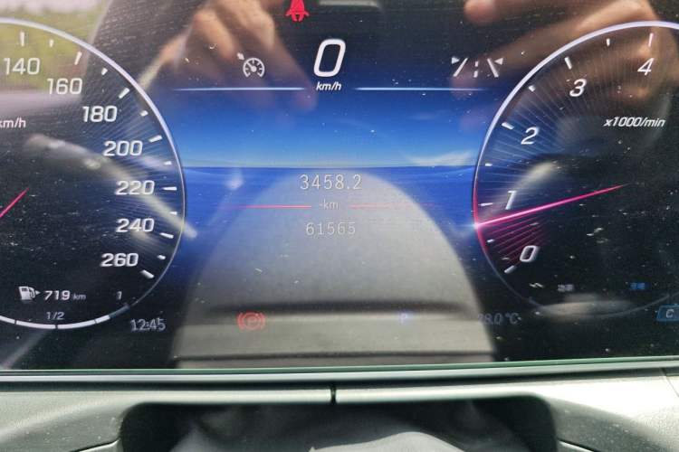 Used Mercedes-Benz C-Class 2022 C 200 L Sport Edition Odometer Close Up