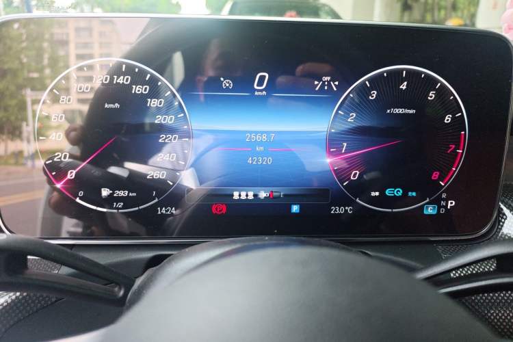 Used Mercedes-Benz C-Class 2022 Restyled C 260 L Sport Edition Odometer Close Up
