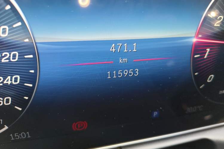 Used Mercedes-Benz C-Class 2022 Restyled C 200 L Sport Edition Odometer Close Up
