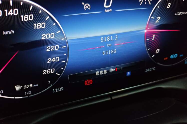 Used Mercedes-Benz C-Class 2022 Restyled C 260 L Sport Edition Odometer Close Up