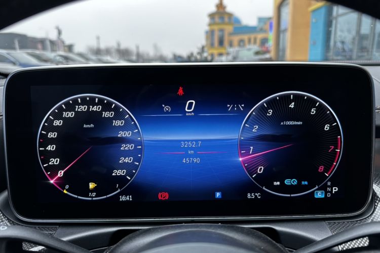 Used Mercedes-Benz C-Class 2022 Restyled C 200 L Sport Edition Odometer Close Up