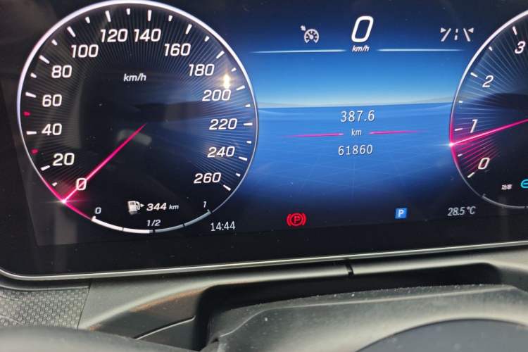 Used Mercedes-Benz C-Class 2022 Restyled C 260 L Sport Edition Odometer Close Up
