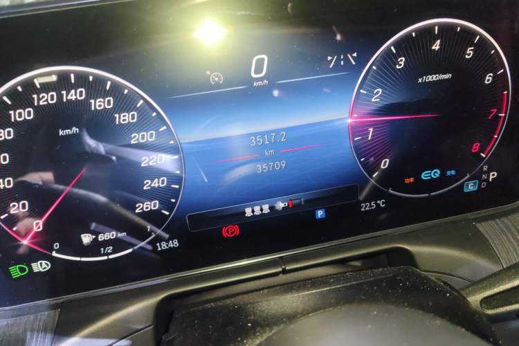 Used Mercedes-Benz C-Class 2022 C 200 L Sport Edition Odometer Close Up