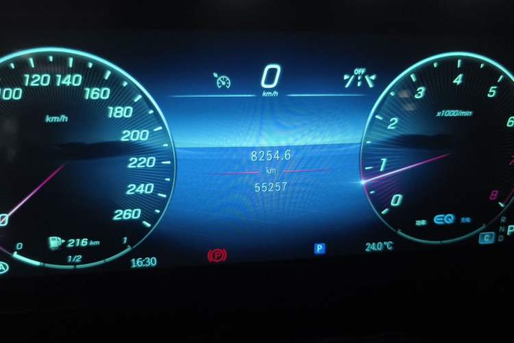Used Mercedes-Benz C-Class 2022 Restyled C 200 L Sport Edition Odometer Close Up