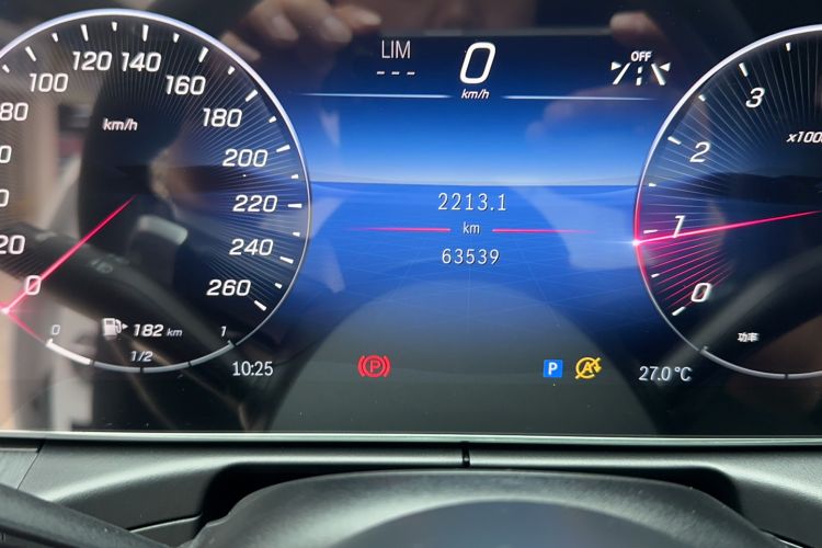 Used Mercedes-Benz C-Class 2022 Restyled C 200 L Sport Edition Odometer Close Up