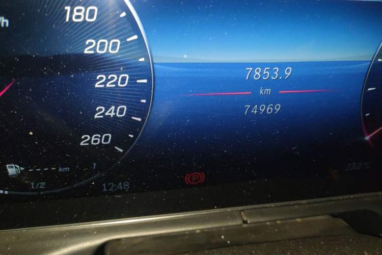 Used Mercedes-Benz C-Class 2022 C 260 L Sport Edition Odometer Close Up