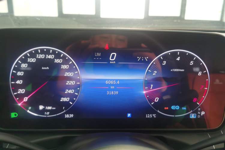 Used Mercedes-Benz C-Class 2022 C 260 L Sport Edition Odometer Close Up