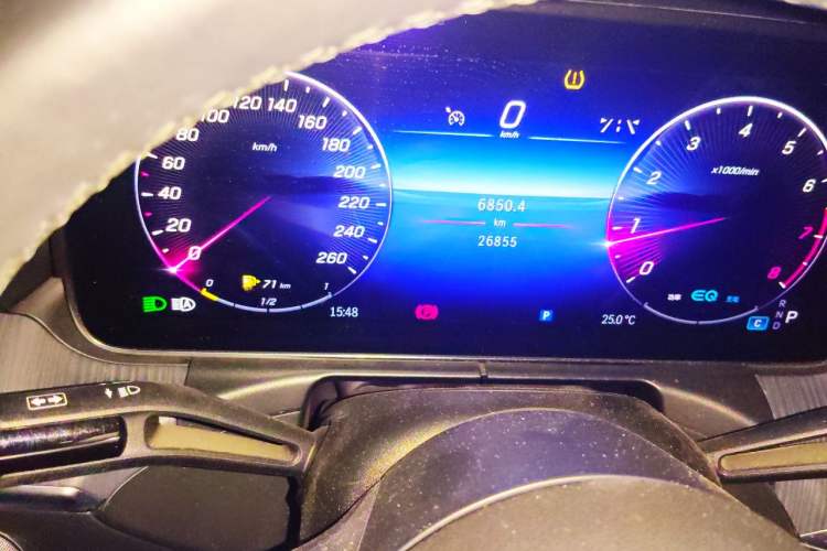 Used Mercedes-Benz C-Class 2022 Restyled C 260 L Sport Edition Odometer Close Up