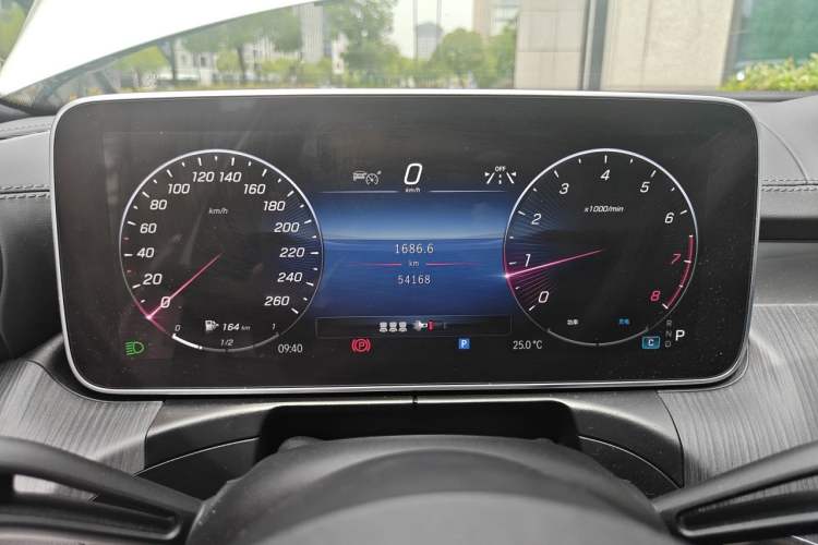 Used Mercedes-Benz C-Class 2022 Restyled C 260 L Sport Edition Odometer Close Up