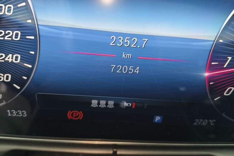 Used Mercedes-Benz C-Class 2022 Restyled C 260 L Sport Edition Odometer Close Up