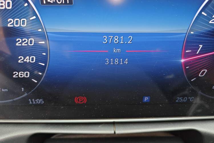 Used Mercedes-Benz C-Class 2022 Restyled C 200 L Sport Edition Odometer Close Up