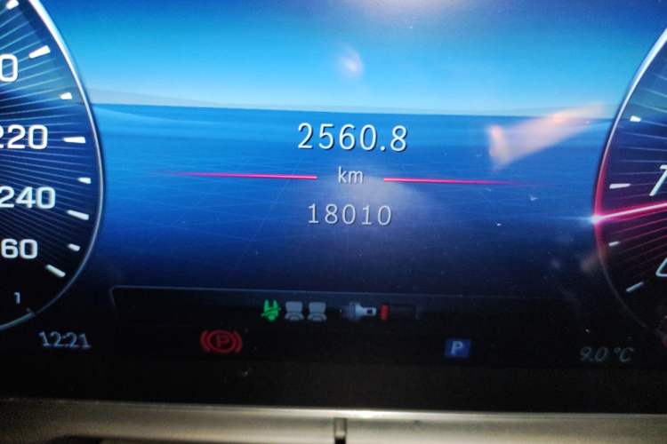 Used Mercedes-Benz C-Class 2022 C 200 L Sport Edition Odometer Close Up