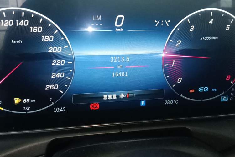Used Mercedes-Benz C-Class 2022 C 200 L Sport Edition Odometer Close Up
