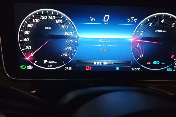 Used Mercedes-Benz C-Class 2022 Restyled C 260 L Sport Edition Odometer Close Up