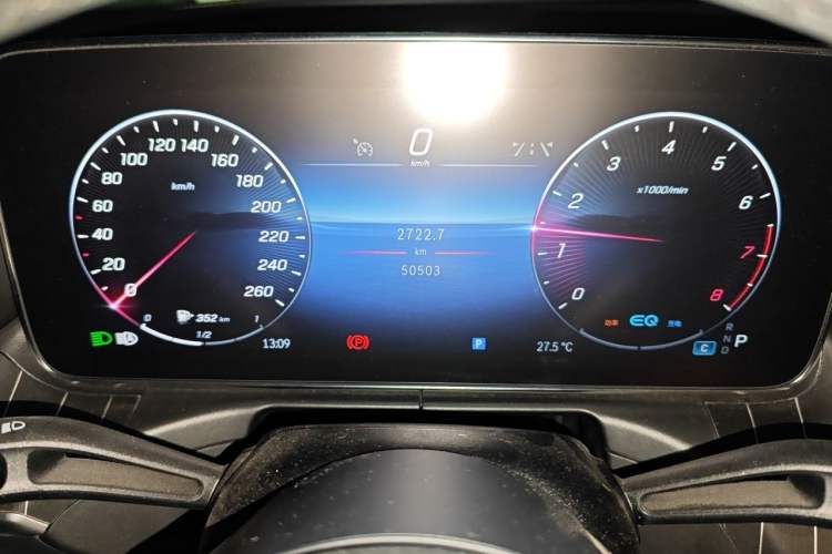Used Mercedes-Benz C-Class 2022 C 200 L Sport Edition Odometer Close Up