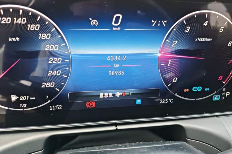 Used Mercedes-Benz C-Class 2022 C 200 L Sport Edition Odometer Close Up