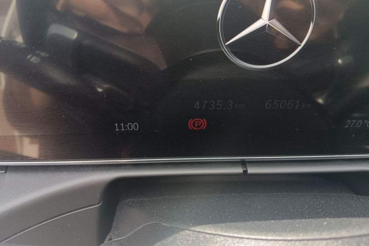 Used Mercedes-Benz C-Class 2022 Restyled C 200 L Sport Edition Odometer Close Up