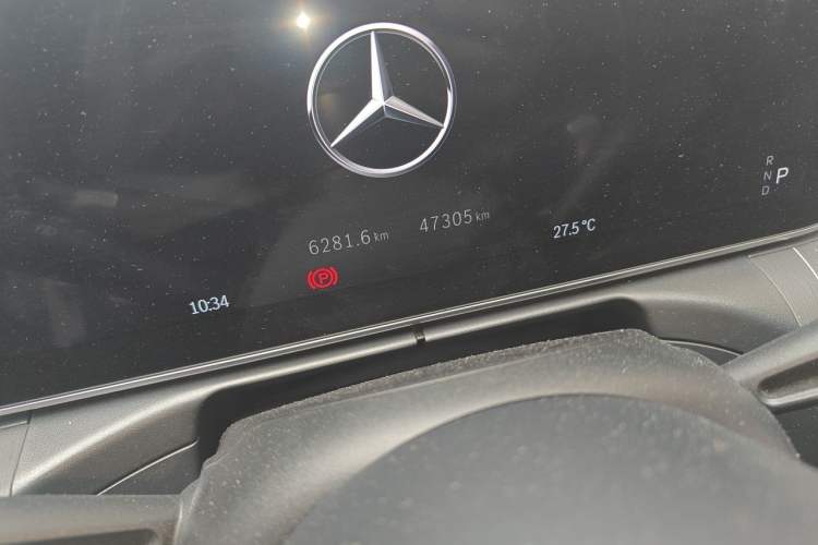 Used Mercedes-Benz C-Class 2022 Restyled C 260 L Sport Edition Odometer Close Up