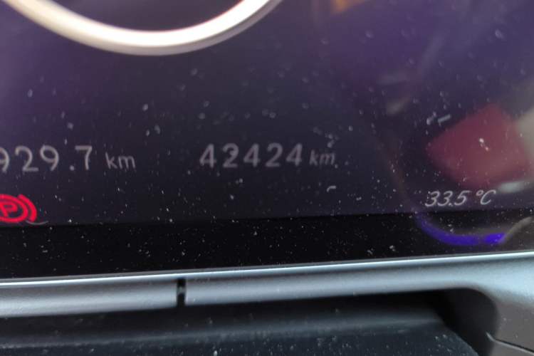 Used Mercedes-Benz C-Class 2022 Restyled C 260 L Sport Edition Odometer Close Up