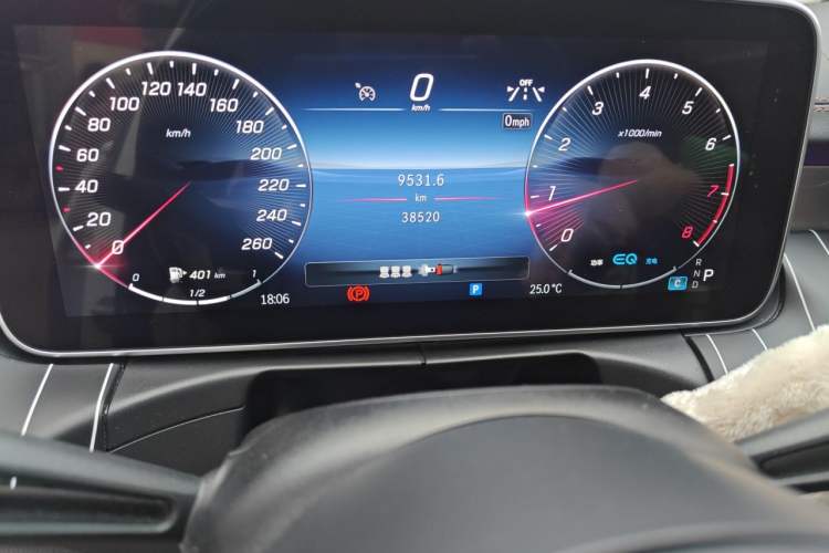 Used Mercedes-Benz C-Class 2022 Restyled C 200 L Sport Edition Odometer Close Up