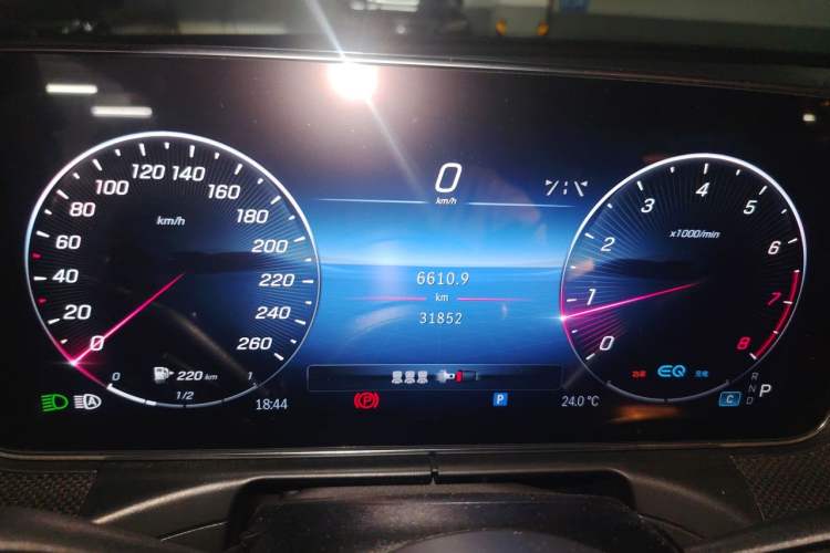 Used Mercedes-Benz C-Class 2022 Restyled C 260 L Sport Edition Odometer Close Up