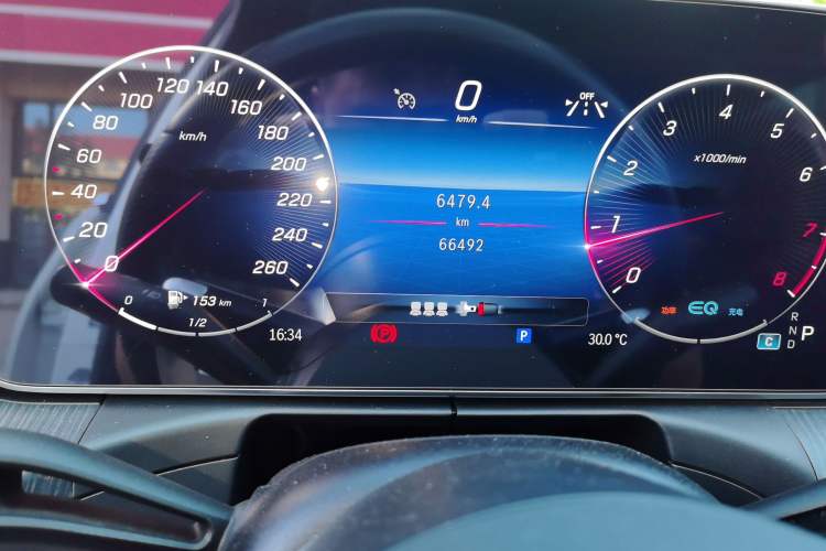 Used Mercedes-Benz C-Class 2022 Restyled C 200 L Sport Edition Odometer Close Up