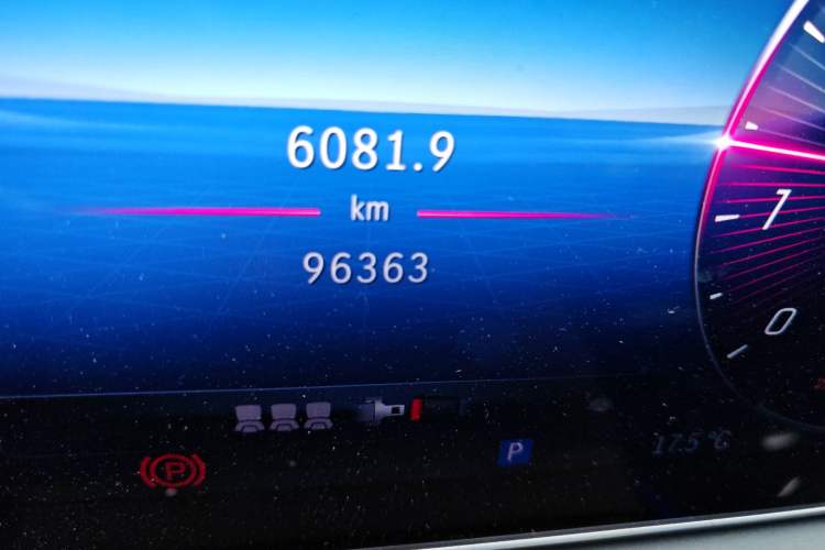 Used Mercedes-Benz C-Class 2022 C 260 L Sport Edition Odometer Close Up