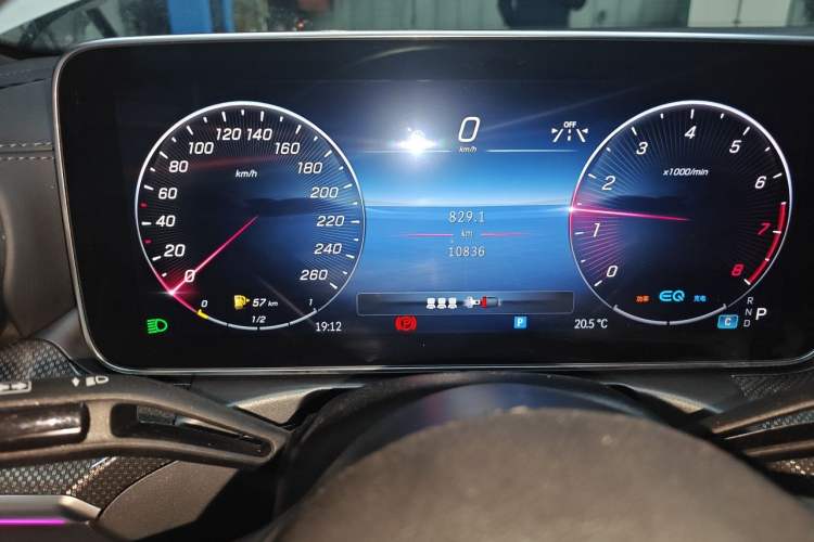 Used Mercedes-Benz C-Class 2022 Restyled C 260 L Sport Edition Odometer Close Up
