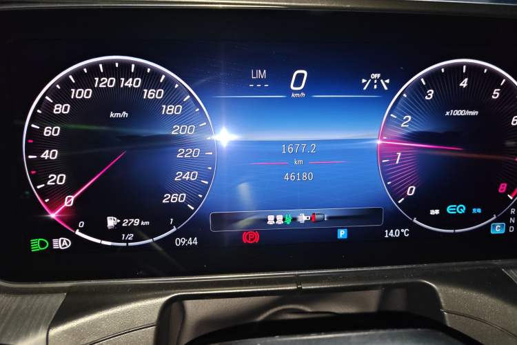 Used Mercedes-Benz C-Class 2022 C 200 L Sport Edition Odometer Close Up