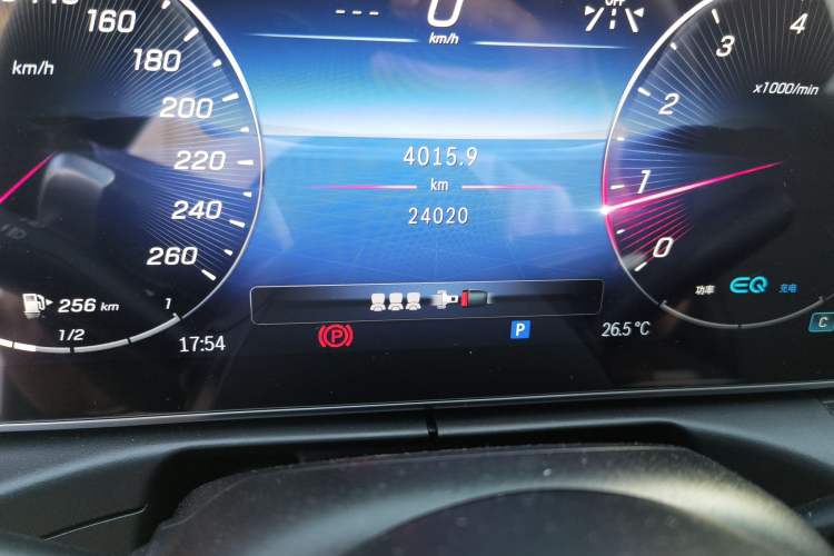Used Mercedes-Benz C-Class 2022 Restyled C 260 L Sport Edition Odometer Close Up