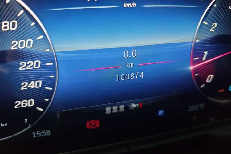 Used Mercedes-Benz C-Class 2022 C 200 L Sport Edition Odometer Close Up