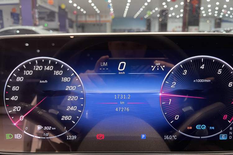 Used Mercedes-Benz C-Class 2022 C 200 L Sport Edition Odometer Close Up