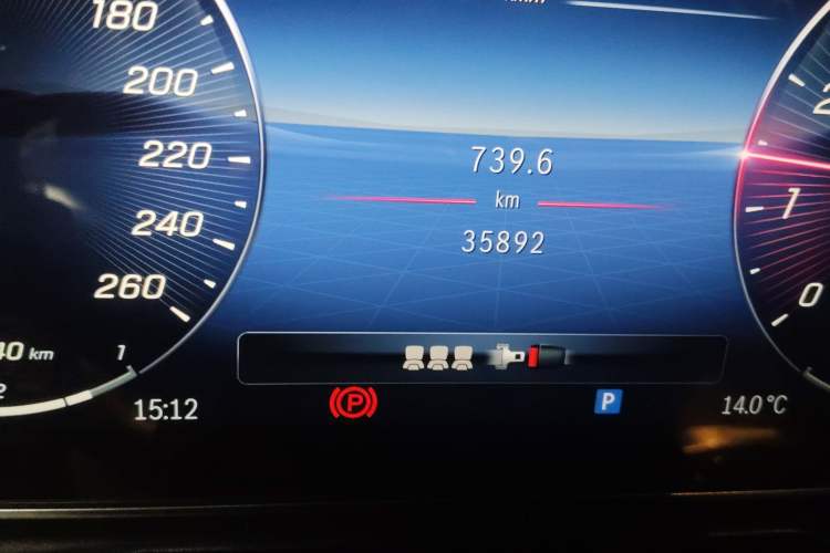 Used Mercedes-Benz C-Class 2022 Restyled C 260 L Sport Edition Odometer Close Up