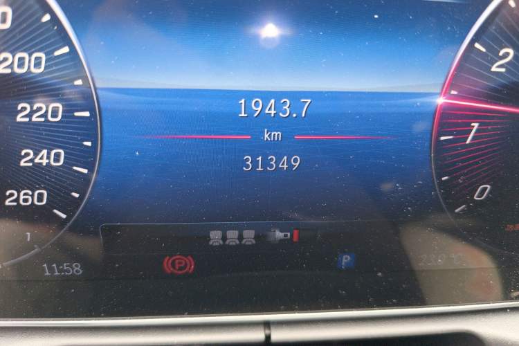 Used Mercedes-Benz C-Class 2022 C 200 L Sport Edition Odometer Close Up