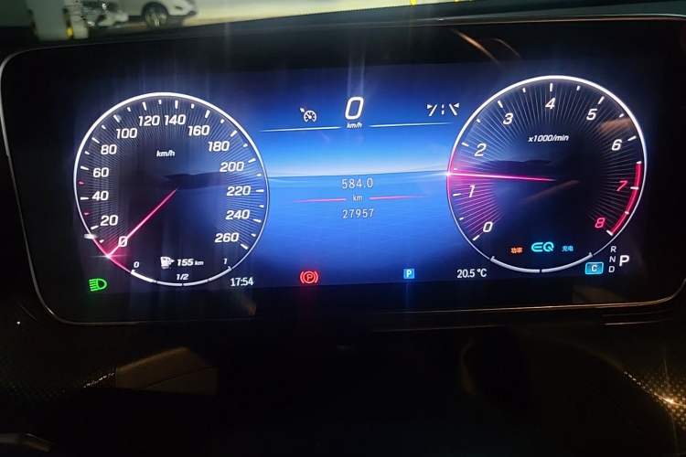 Used Mercedes-Benz C-Class 2022 C 260 L Sport Edition Odometer Close Up