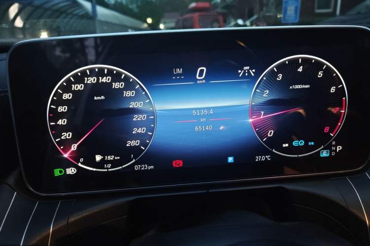 Used Mercedes-Benz C-Class 2022 Restyled C 260 L Sport Edition Odometer Close Up