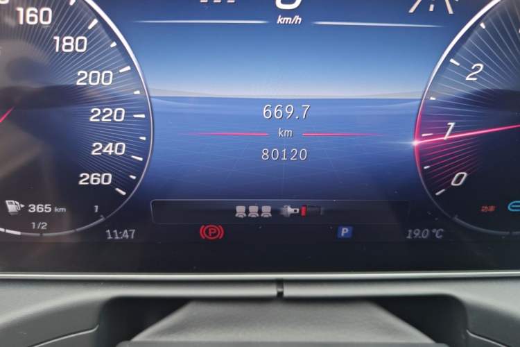 Used Mercedes-Benz C-Class 2022 C 260 L Sport Edition Odometer Close Up