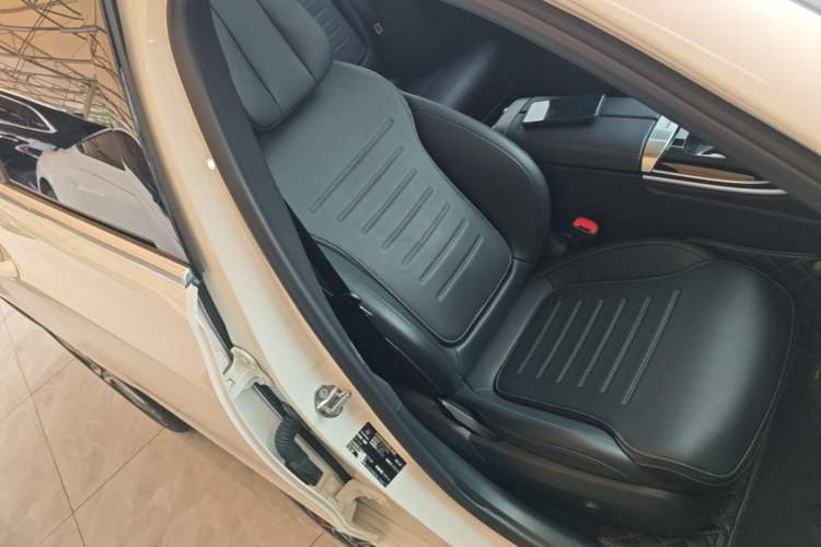 Used Mercedes-Benz C-Class 2022 Restyled C 200 L Sport Edition Right Front Seat