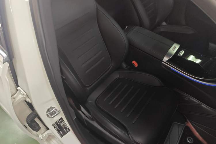 Used Mercedes-Benz C-Class 2022 Restyled C 260 L Sport Edition Right Front Seat