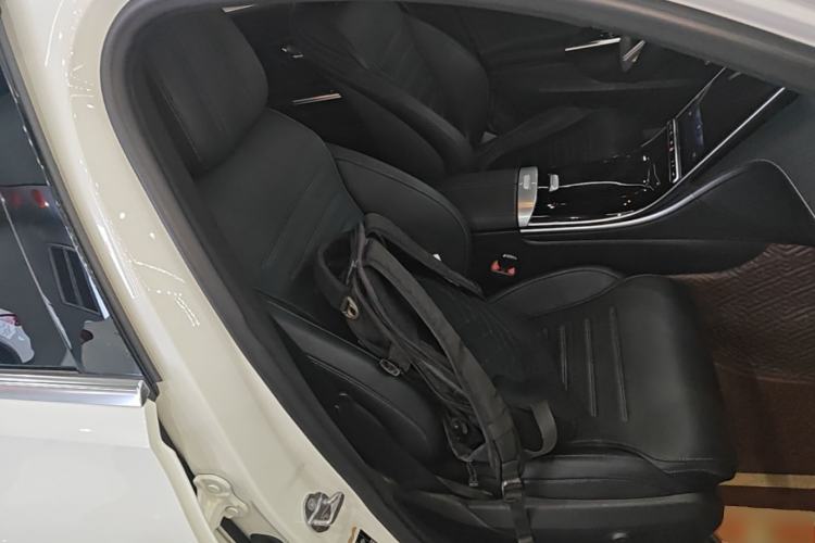 Used Mercedes-Benz C-Class 2022 Restyled C 200 L Sport Edition Right Front Seat