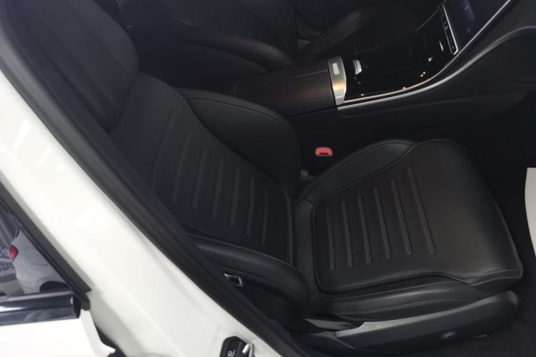 Used Mercedes-Benz C-Class 2022 Restyled C 260 L Sport Edition Right Front Seat