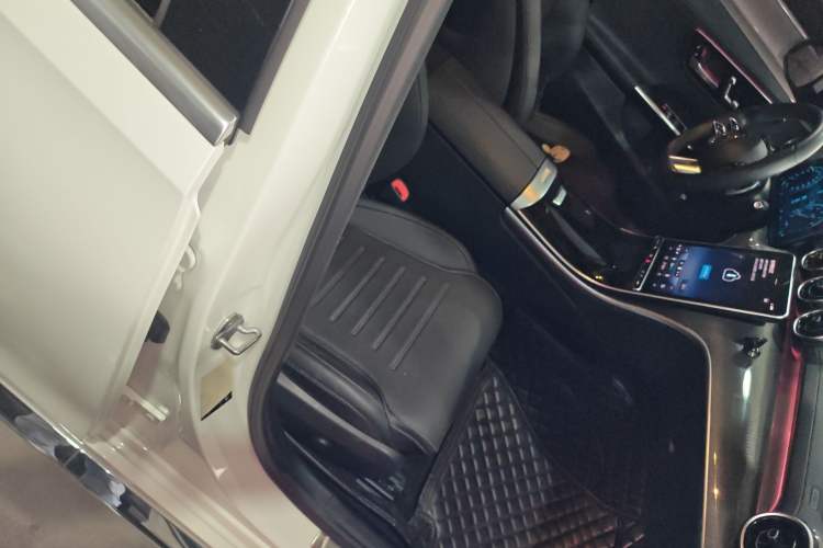 Used Mercedes-Benz C-Class 2022 Restyled C 200 L Sport Edition Right Front Seat