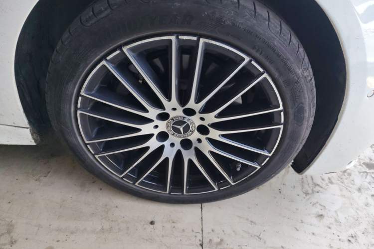 Used Mercedes-Benz C-Class 2022 C 260 L Sport Edition Right Front Wheel Hub
