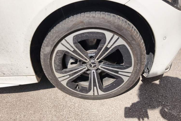Used Mercedes-Benz C-Class 2022 Revised C 260 L Starry Night Sport Edition Right Front Wheel Hub