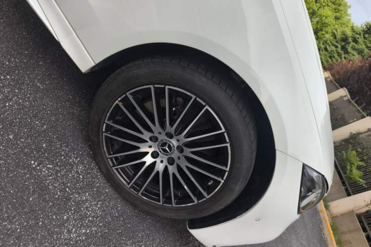 Used Mercedes-Benz C-Class 2022 Restyled C 260 L Sport Edition Right Front Wheel Hub