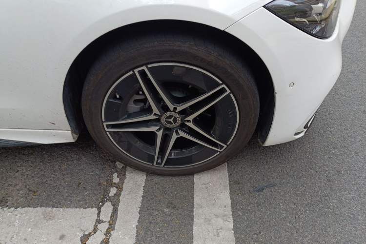 Used Mercedes-Benz C-Class 2022 Revised C 260 L Starry Night Sport Edition Right Front Wheel Hub