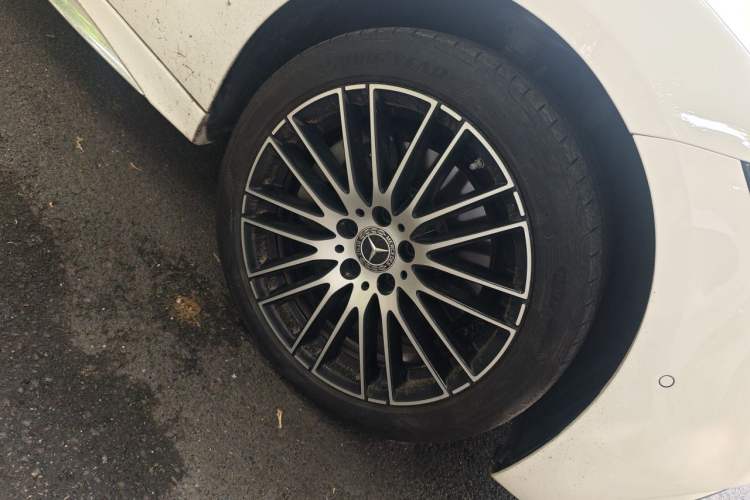 Used Mercedes-Benz C-Class 2022 Restyled C 260 L Sport Edition Right Front Wheel Hub
