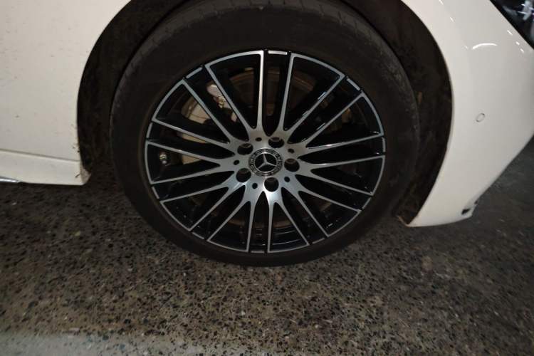 Used Mercedes-Benz C-Class 2022 Restyled C 260 L Sport Edition Right Front Wheel Hub