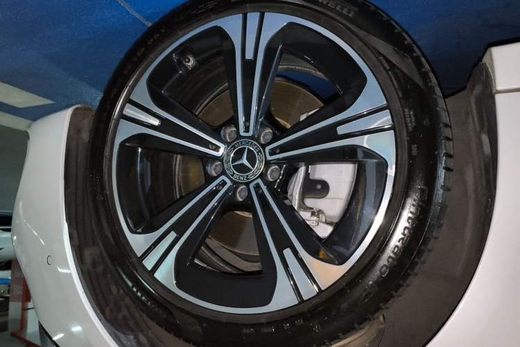 Used Mercedes-Benz C-Class 2022 C 260 L Obsidian Night Sport Edition Right Front Wheel Hub